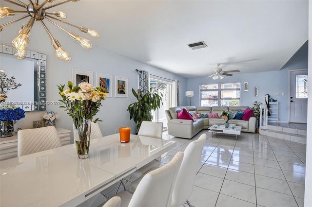 9710 SW 9th Ct, Pembroke Pines, FL 33025