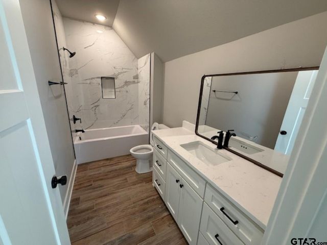 14697 Woodland Creek Dr, Tyler, TX 75706