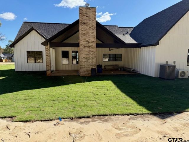 14697 Woodland Creek Dr, Tyler, TX 75706