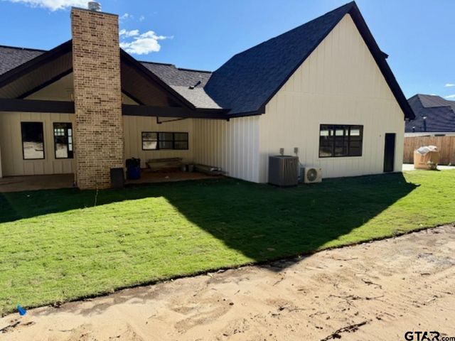 14697 Woodland Creek Dr, Tyler, TX 75706