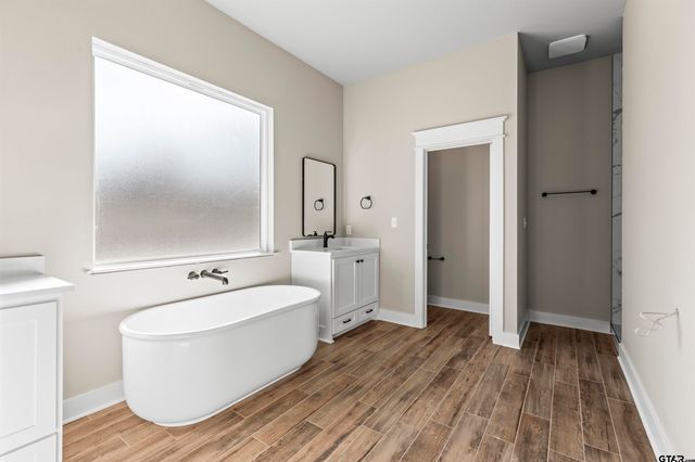 14697 Woodland Creek Dr, Tyler, TX 75706