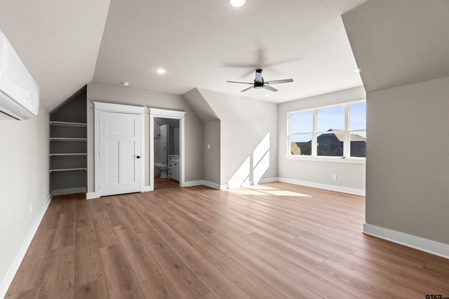 14697 Woodland Creek Dr, Tyler, TX 75706