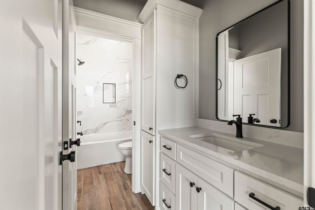 14697 Woodland Creek Dr, Tyler, TX 75706