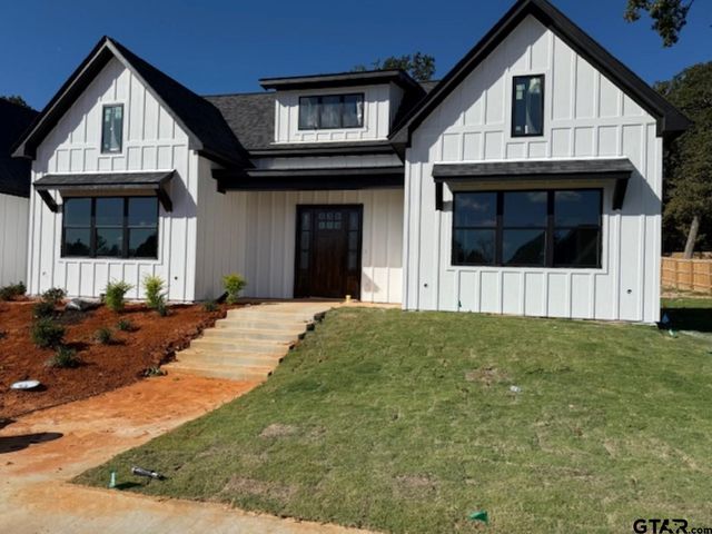 14697 Woodland Creek Dr, Tyler, TX 75706