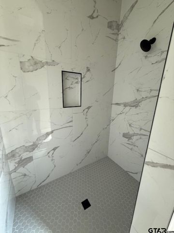 14697 Woodland Creek Dr, Tyler, TX 75706