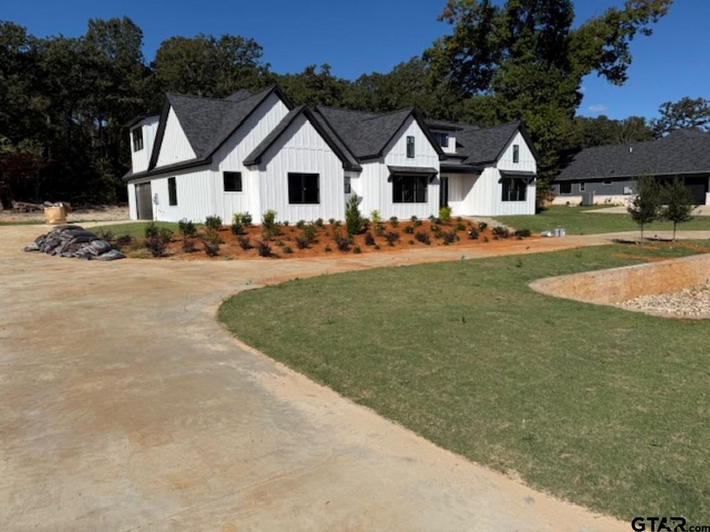 14697 Woodland Creek Dr, Tyler, TX 75706