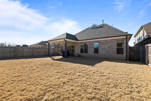 125 BRIAR HOLLOW LN, Oakland, TN 38060