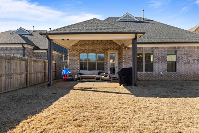 125 BRIAR HOLLOW LN, Oakland, TN 38060