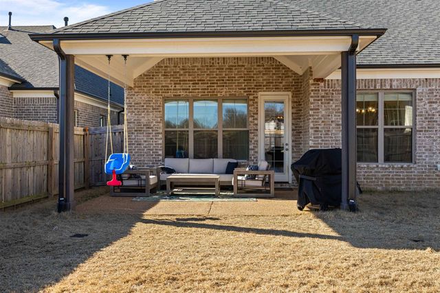 125 BRIAR HOLLOW LN, Oakland, TN 38060