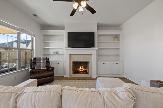 125 BRIAR HOLLOW LN, Oakland, TN 38060