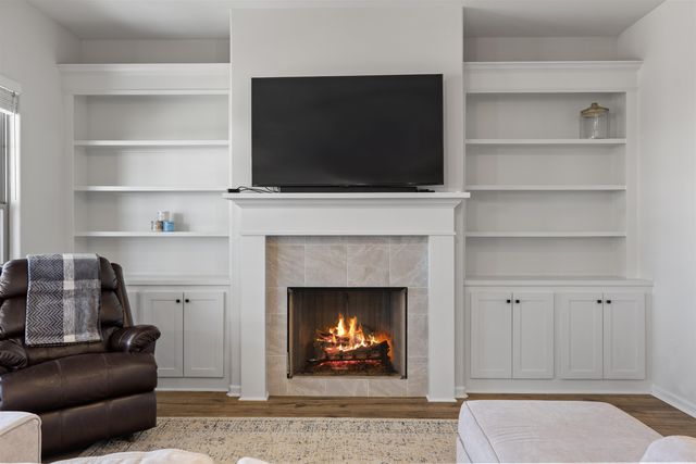 125 BRIAR HOLLOW LN, Oakland, TN 38060