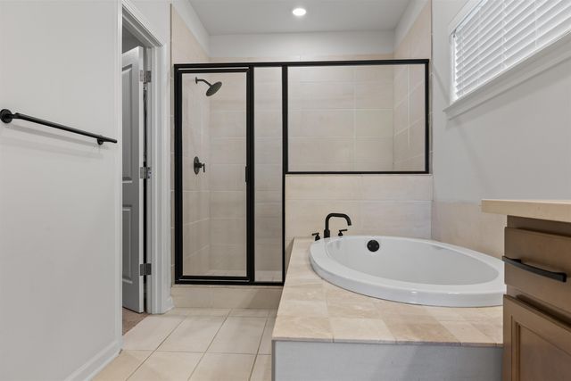 125 BRIAR HOLLOW LN, Oakland, TN 38060