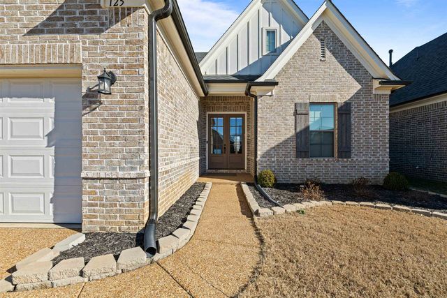 125 BRIAR HOLLOW LN, Oakland, TN 38060