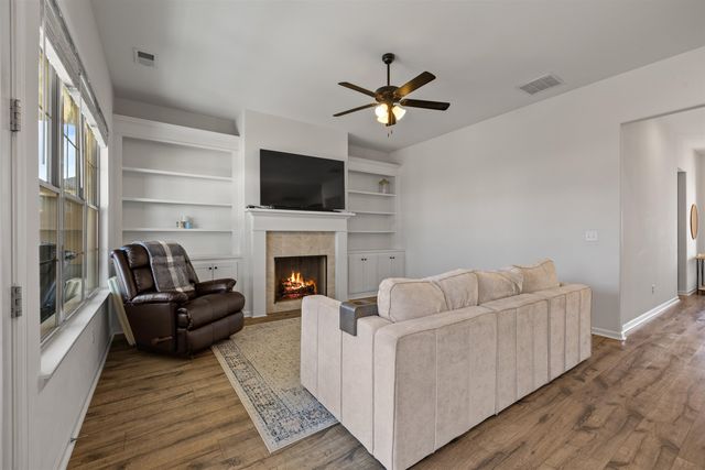 125 BRIAR HOLLOW LN, Oakland, TN 38060