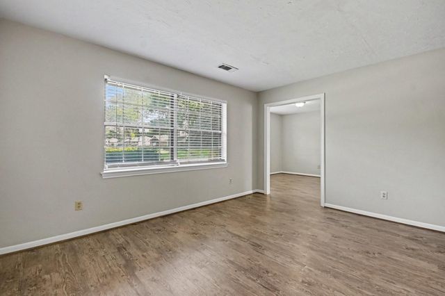 5113 Cottonwood Circle, Dickinson, TX 77539