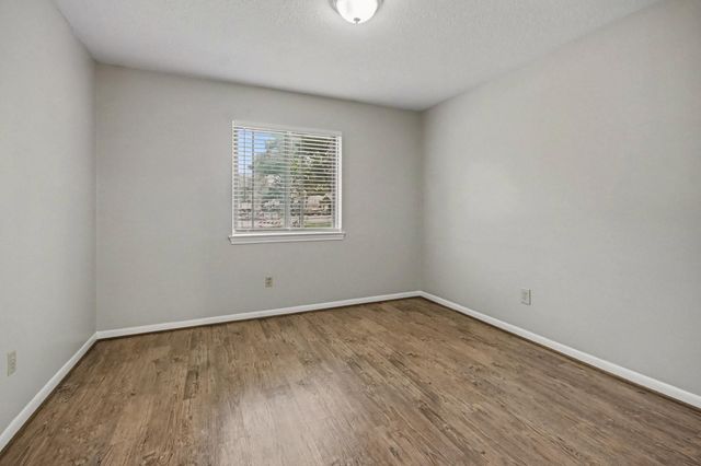 5113 Cottonwood Circle, Dickinson, TX 77539