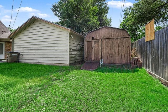 5113 Cottonwood Circle, Dickinson, TX 77539