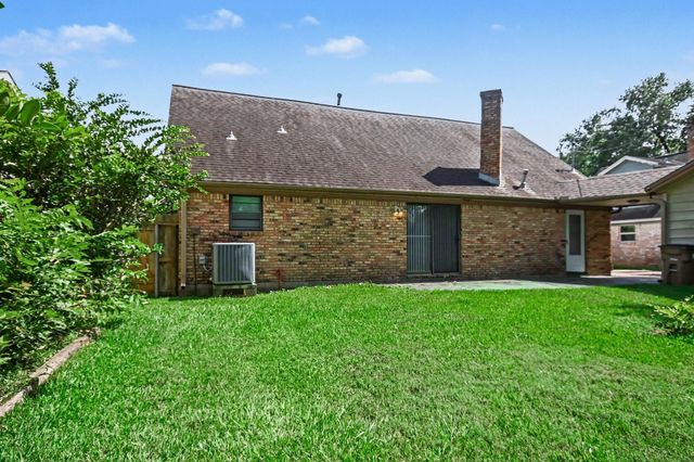 5113 Cottonwood Circle, Dickinson, TX 77539
