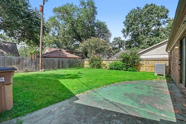 5113 Cottonwood Circle, Dickinson, TX 77539