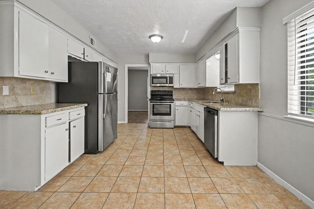 5113 Cottonwood Circle, Dickinson, TX 77539