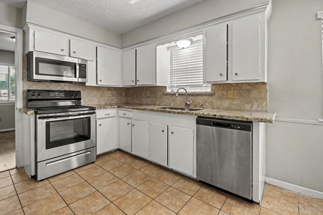 5113 Cottonwood Circle, Dickinson, TX 77539