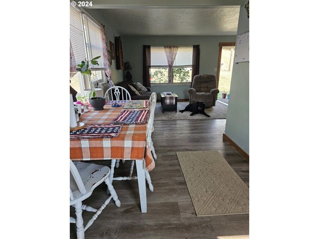 1710 Se MAIN St, Roseburg, OR 97470