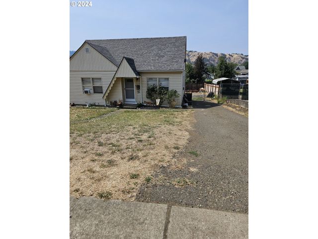 1710 Se MAIN St, Roseburg, OR 97470
