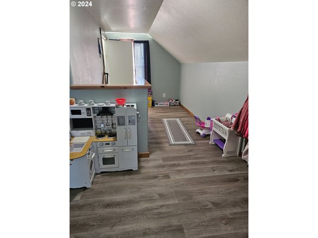 1710 Se MAIN St, Roseburg, OR 97470