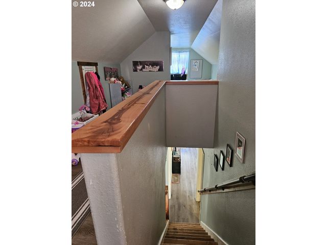 1710 Se MAIN St, Roseburg, OR 97470