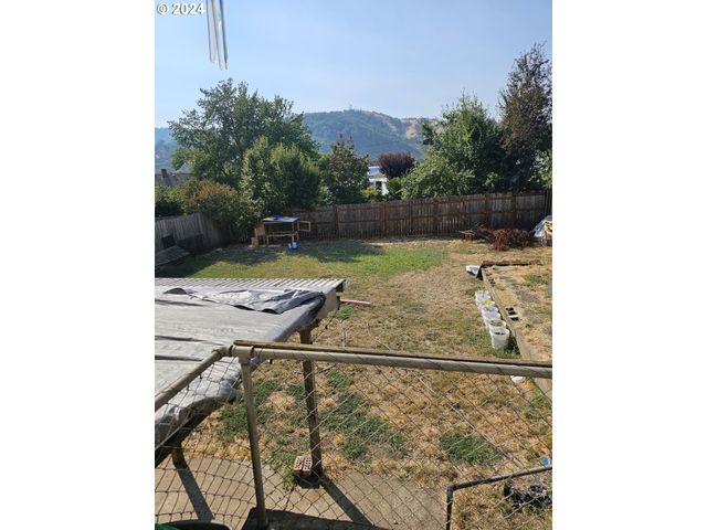1710 Se MAIN St, Roseburg, OR 97470