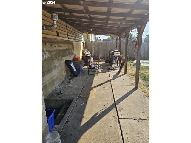 1710 Se MAIN St, Roseburg, OR 97470