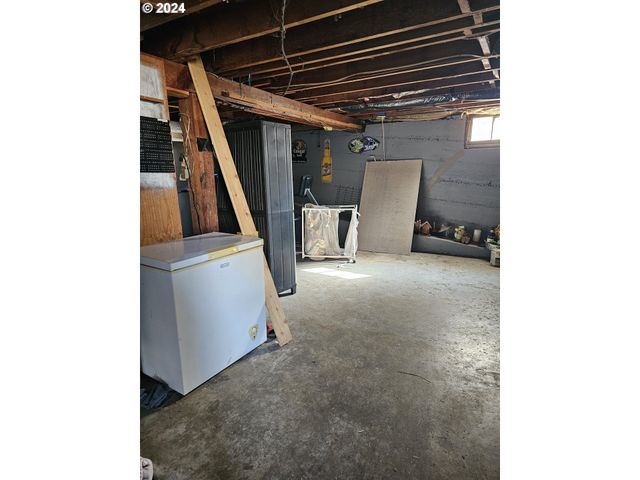 1710 Se MAIN St, Roseburg, OR 97470