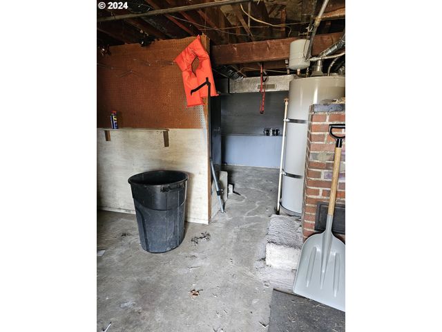 1710 Se MAIN St, Roseburg, OR 97470