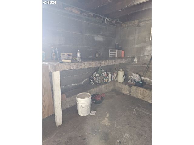 1710 Se MAIN St, Roseburg, OR 97470