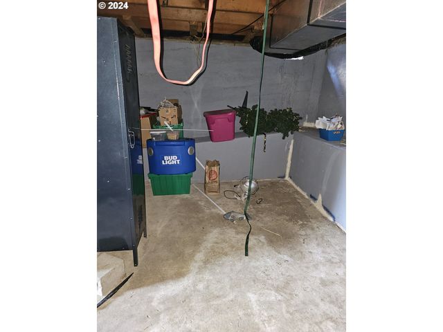 1710 Se MAIN St, Roseburg, OR 97470