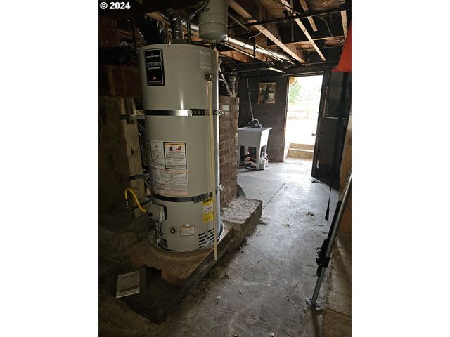1710 Se MAIN St, Roseburg, OR 97470