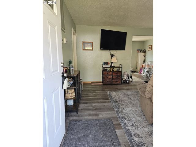 1710 Se MAIN St, Roseburg, OR 97470