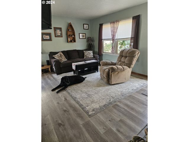 1710 Se MAIN St, Roseburg, OR 97470