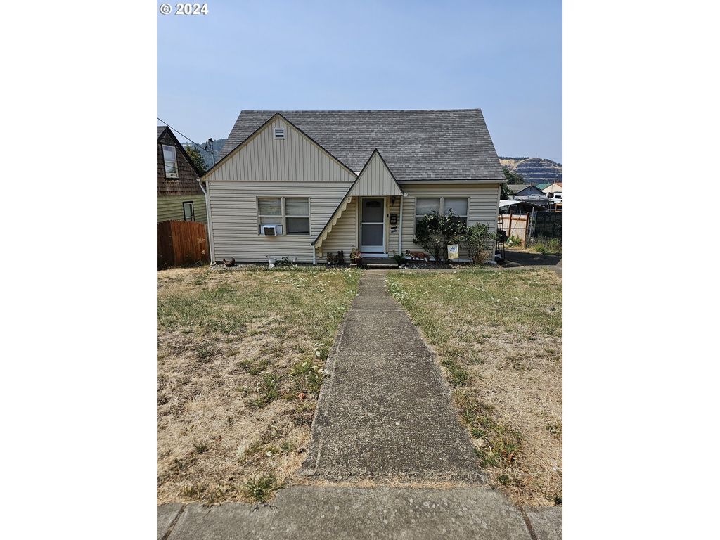 1710 Se MAIN St, Roseburg, OR 97470