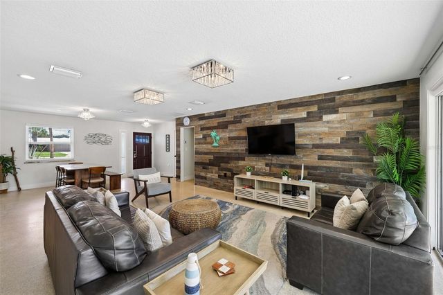 322 SUWANEE AVENUE, Sarasota, FL 34243