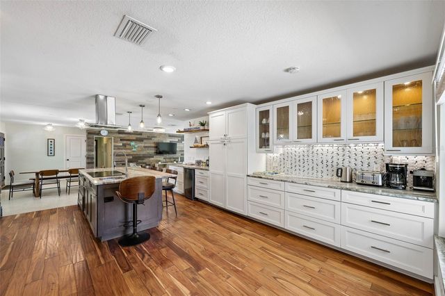 322 SUWANEE AVENUE, Sarasota, FL 34243
