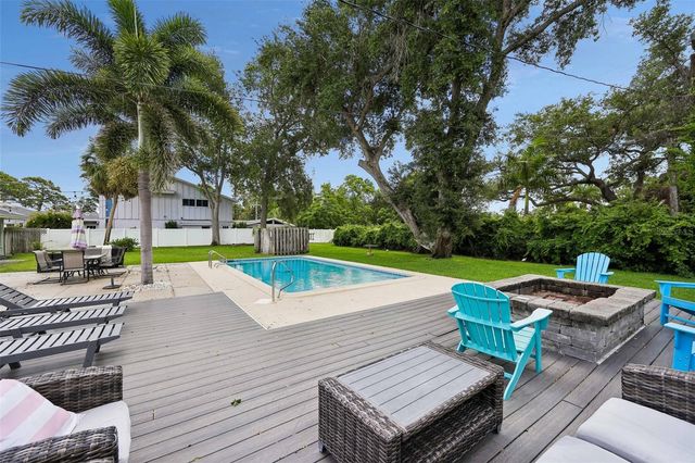 322 SUWANEE AVENUE, Sarasota, FL 34243