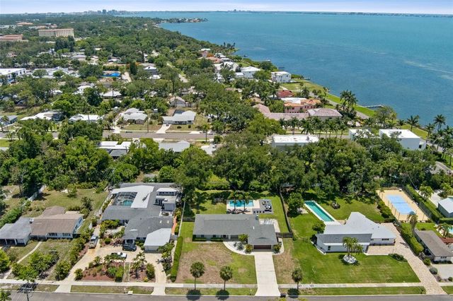 322 SUWANEE AVENUE, Sarasota, FL 34243