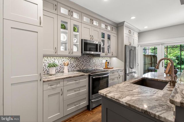 122 N WEST ST, Alexandria, VA 22314