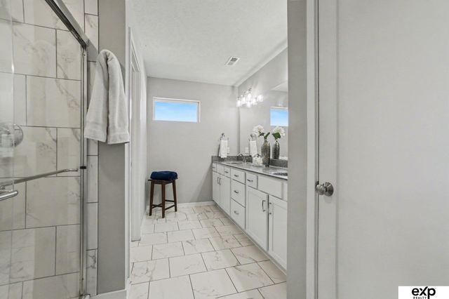 10316 N 152 Avenue, Bennington, NE 68007