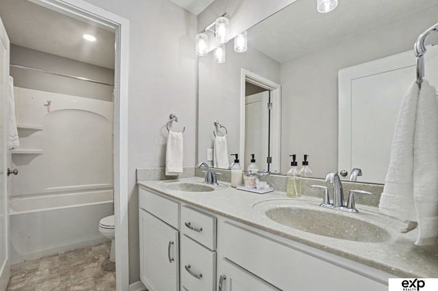 10316 N 152 Avenue, Bennington, NE 68007
