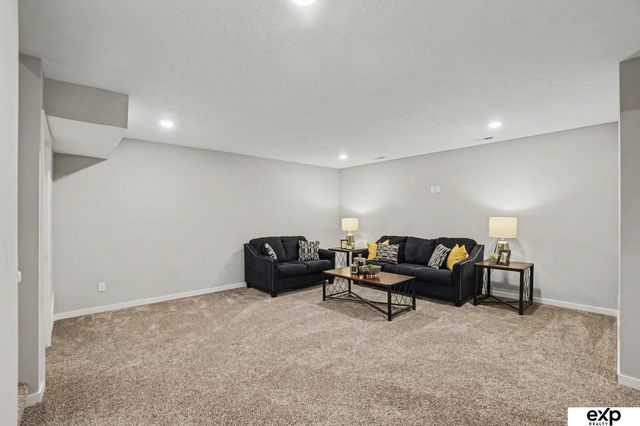 10316 N 152 Avenue, Bennington, NE 68007