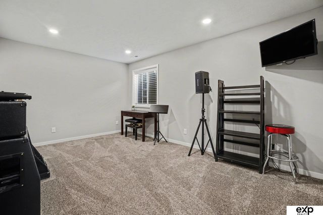 10316 N 152 Avenue, Bennington, NE 68007