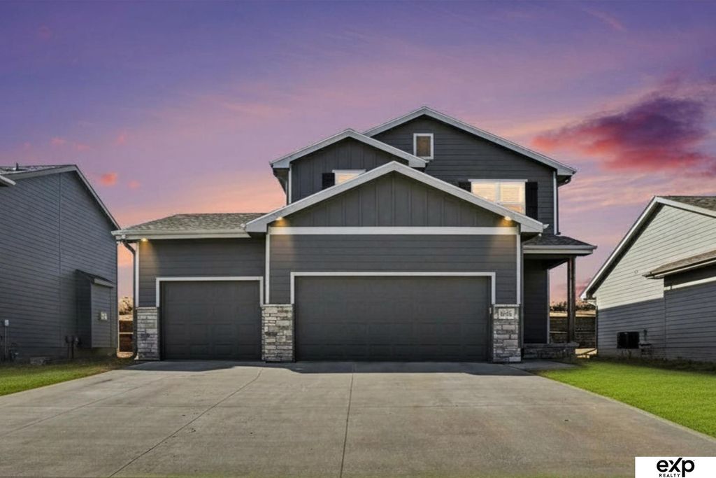 10316 N 152 Avenue, Bennington, NE 68007