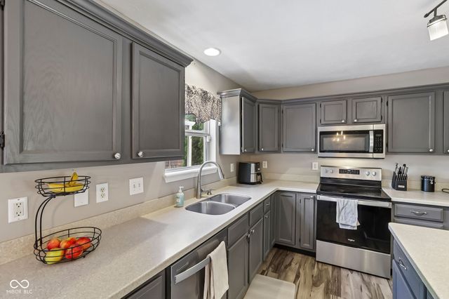 12552 Geist Cove Drive, Indianapolis, IN 46236